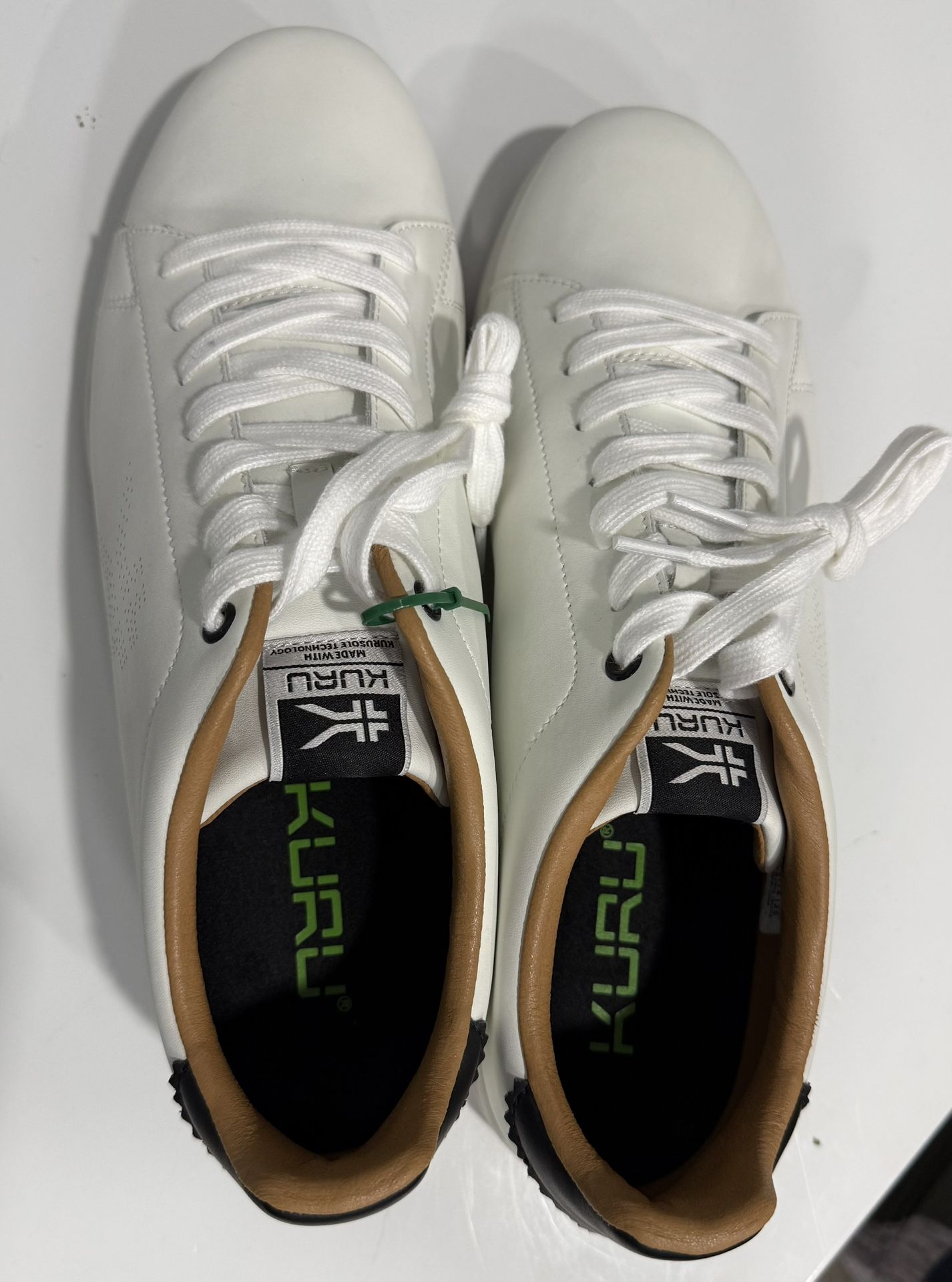 Kuru White Sneakers