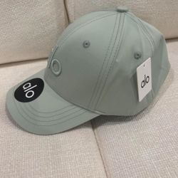 alo yoga (dad hat strap style) "sage"