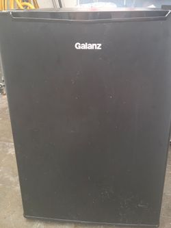 Mini fridge 2.5 cu ft.