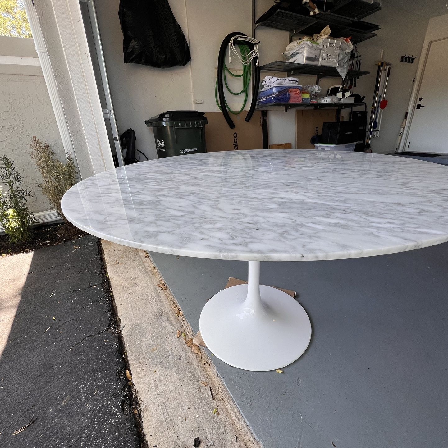 Marble Circle Dinner Table