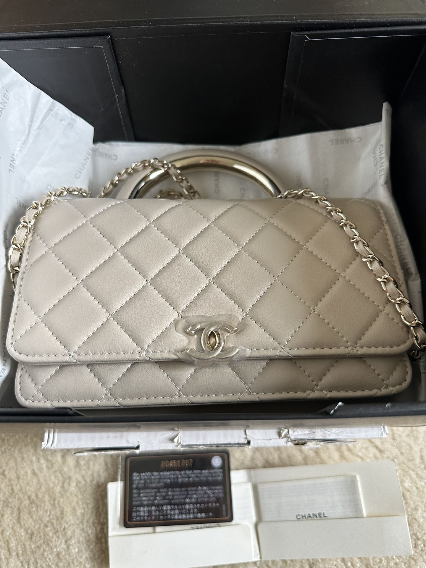 Chanel Handle Wallet on Chain