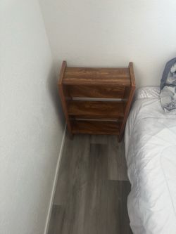Nightstand/bookcase small