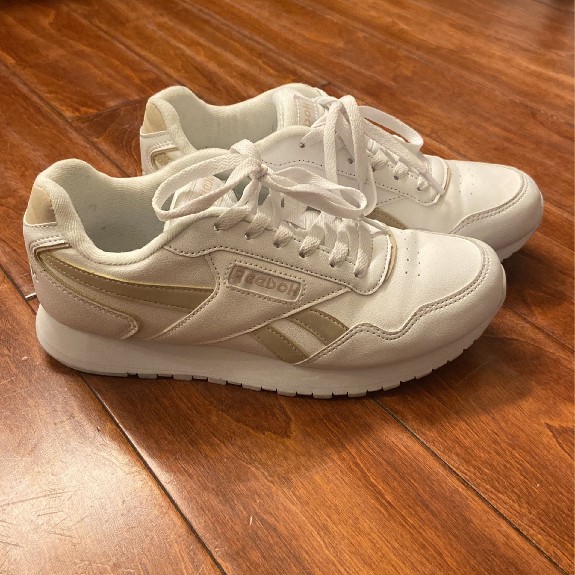 Woman’s Reebok Shoes 8.5