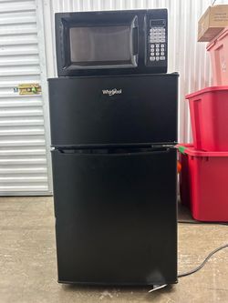 MINI FRIDGE / MICROWAVE