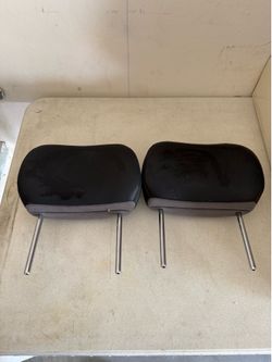 2009 Kia Borrego Head Rests