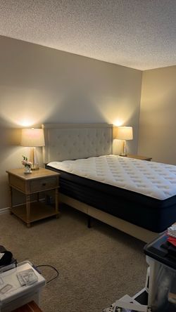 Queen Bed Set Mattress 2Lamps 2night stands $500