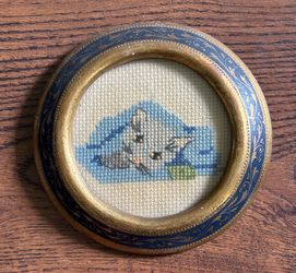 Round Wood Cat Needlepoint Picture Frame, Blue & Gold, Hanging, C&P 1984