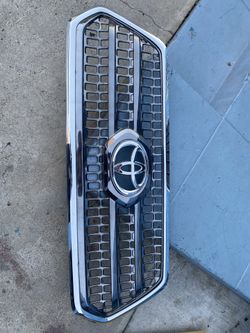 2017 Toyota Tacoma grill