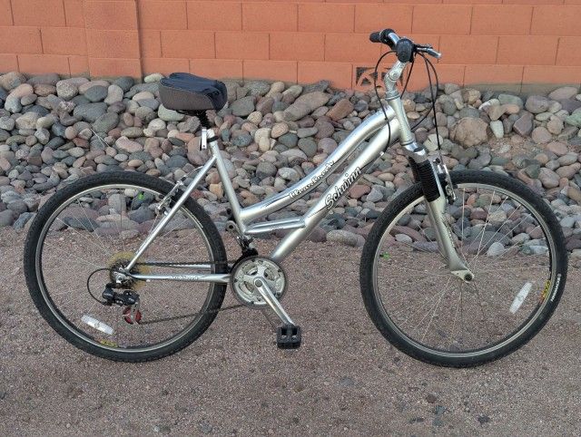Schwinn mountain bike front suspension, 26-in tires, 18-speed, hybrid, 18.5 in frame adjustable handlebars, shock absorber seat