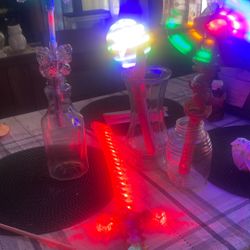 Diferentes Lizes Compra Tus Luzez Para Tus Niños  Para Año Nuevo Diferentes Espadas  🗡️ 5 Doll Cada Una Puedes Preguntar 