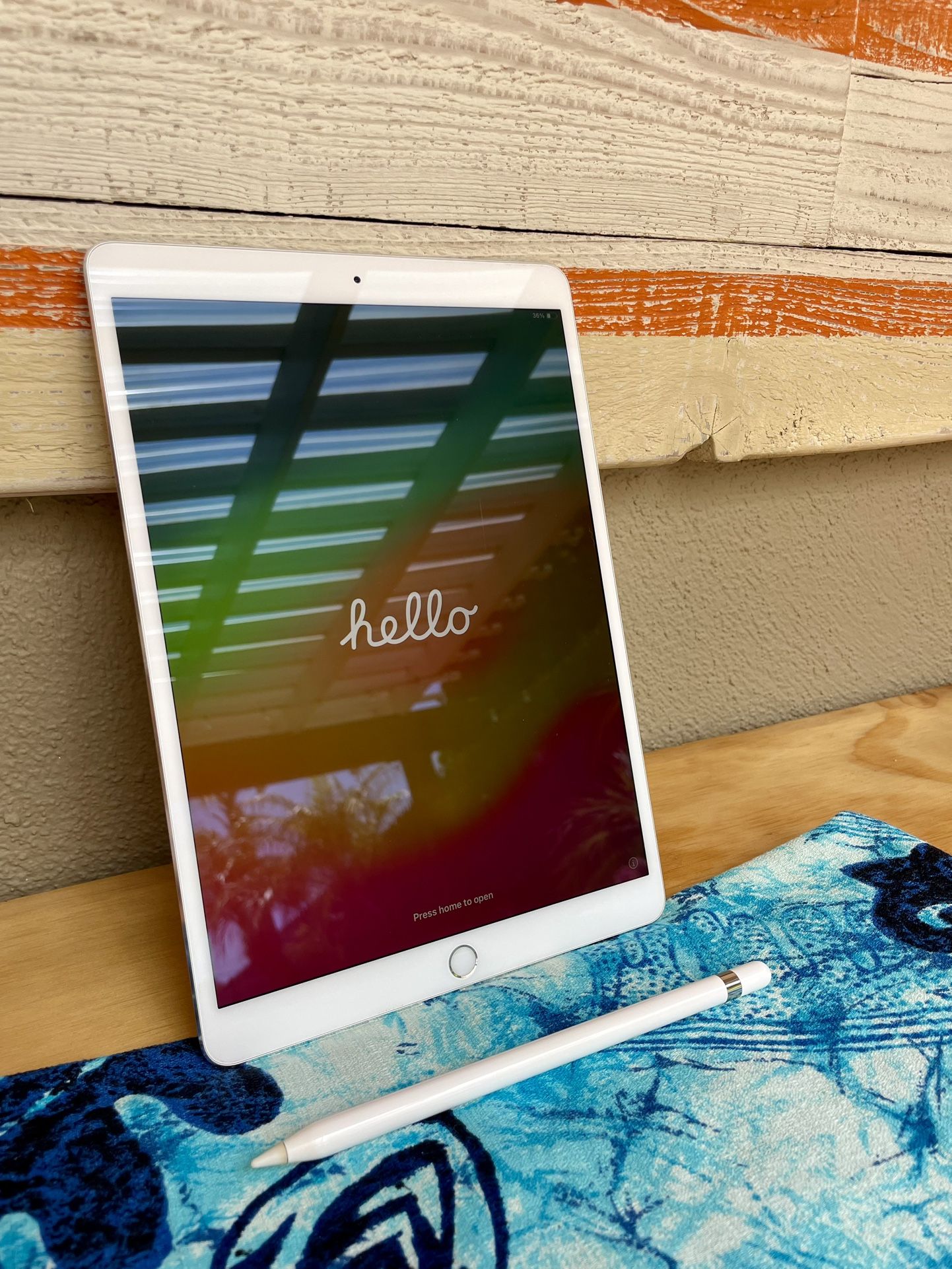 Apple iPad Pro 10.5 with Apple Pencil