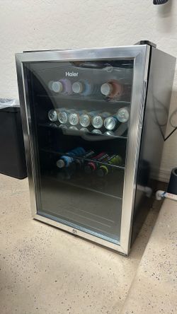 Haier 150-Can Beverage Center / Mini Fridge – Mint Condition