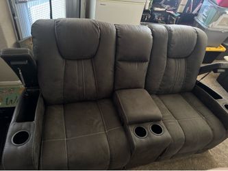 Theater style loveseat, recliner like new