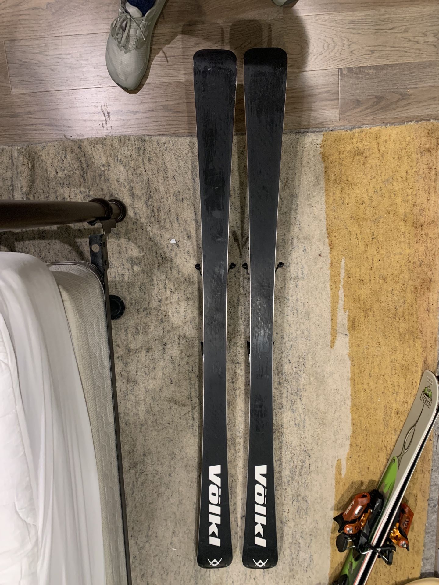 Rossignol and Volkl skis Rossignol Bandit B4 158cm, Volkl P60 155cm