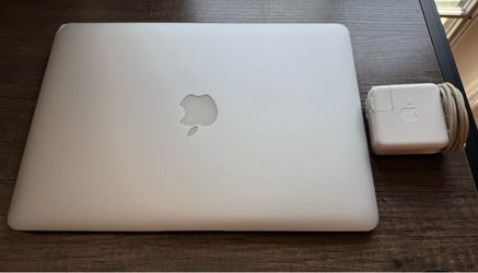 MacBook Air 13” 2013 (Intel i5, 4GB RAM) - Silver - Excellent Condition
