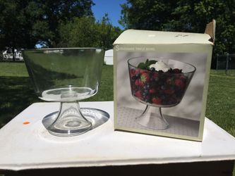 Serveware Trifle Bowl ... clear.