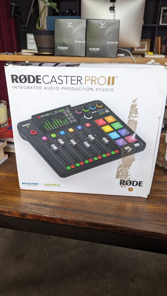 RODEcaster PRO II Integrated Audio Production Studio