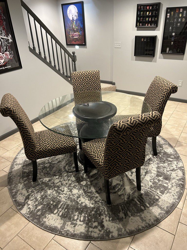 Glass Pedestal Table With 4 Dining Chairs