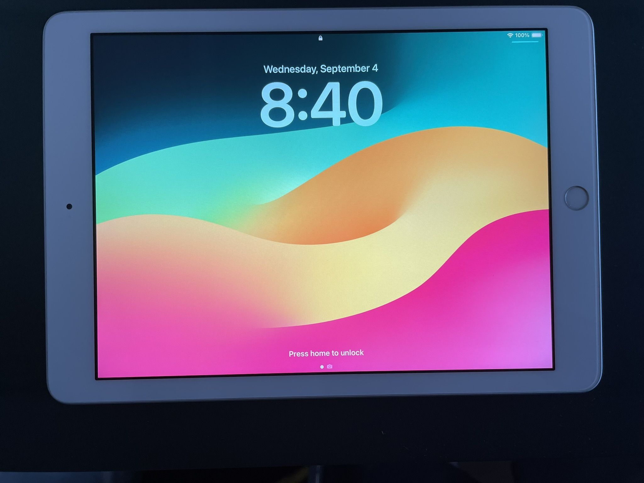 Apple iPad 6th Gen 32 GB White