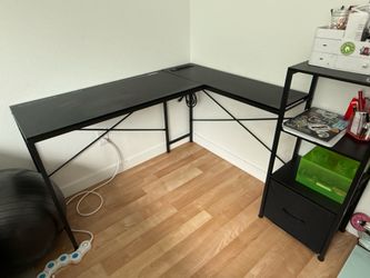 L shaped desk with a drawer