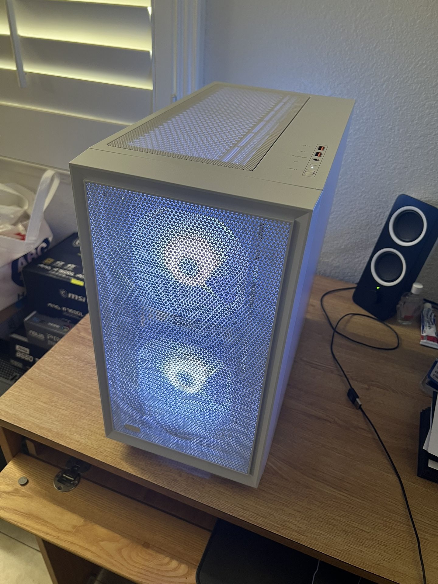 Custom PC i7 12700K 32GB DDR4 RX 6600XT GPU 1TB SSD 2TB HDD