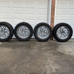 22” Moto Metal Wheels + 35x12.50R22 Tires