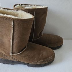 UGG MENS ULTRA SHORT BOOTS SIZE 9