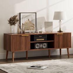 Beautiful Mid Century Modern TV stand - Walnut $100 Or Best Offer 