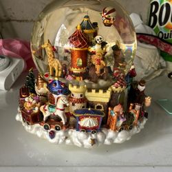 Musical Snow globe