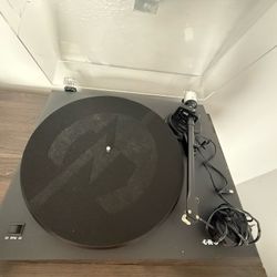 RECORD PLAYER - CROSLEY