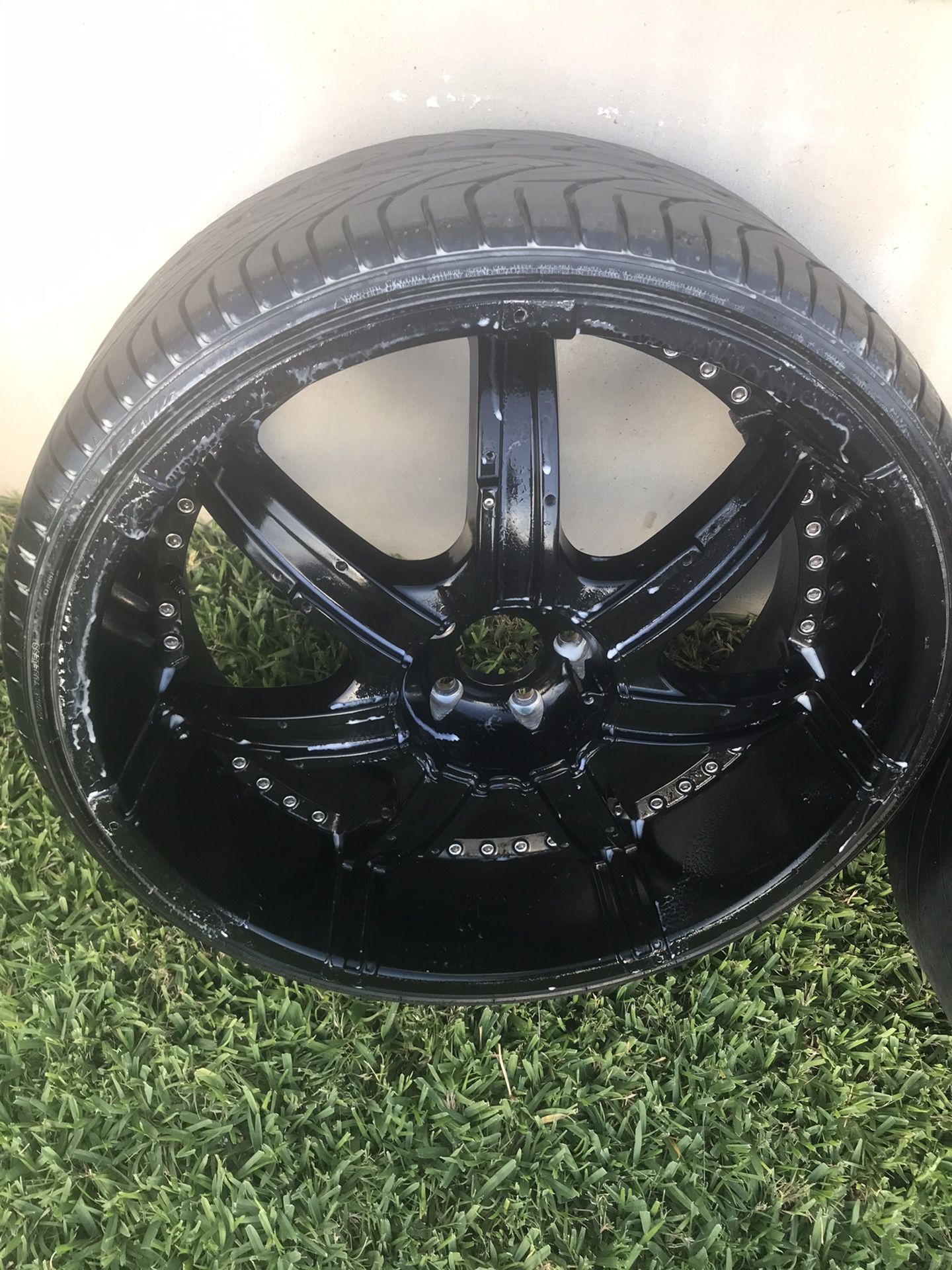 24 inch tires and rims 5 lug for Sale in Killeen, TX OfferUp