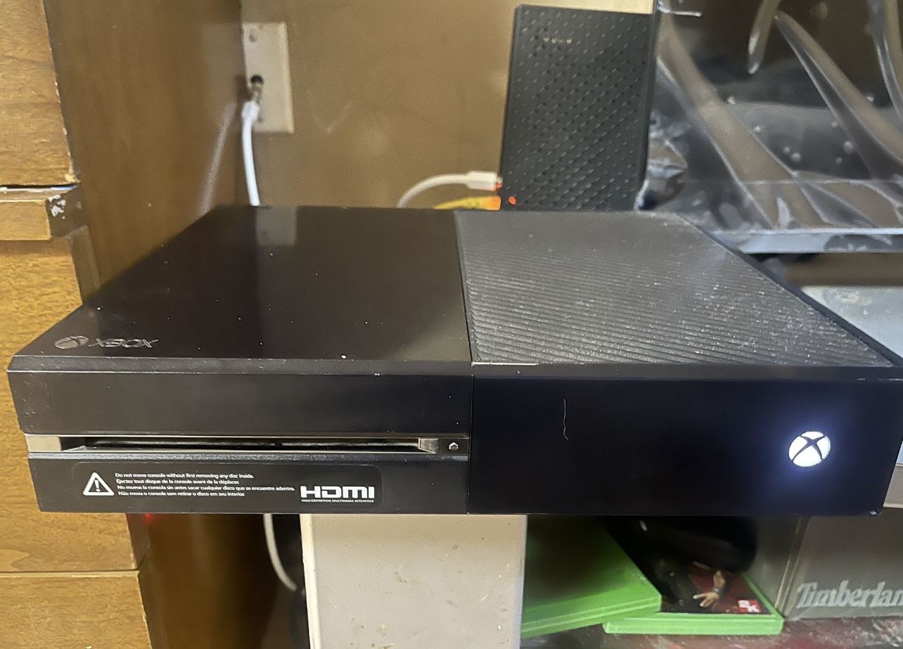 Xbox One With Controller And Games 