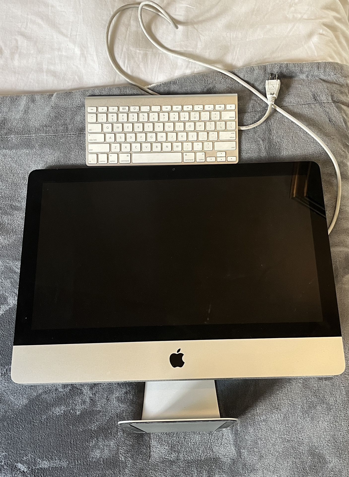 Apple iMac (21.5 inch, Late 2009)