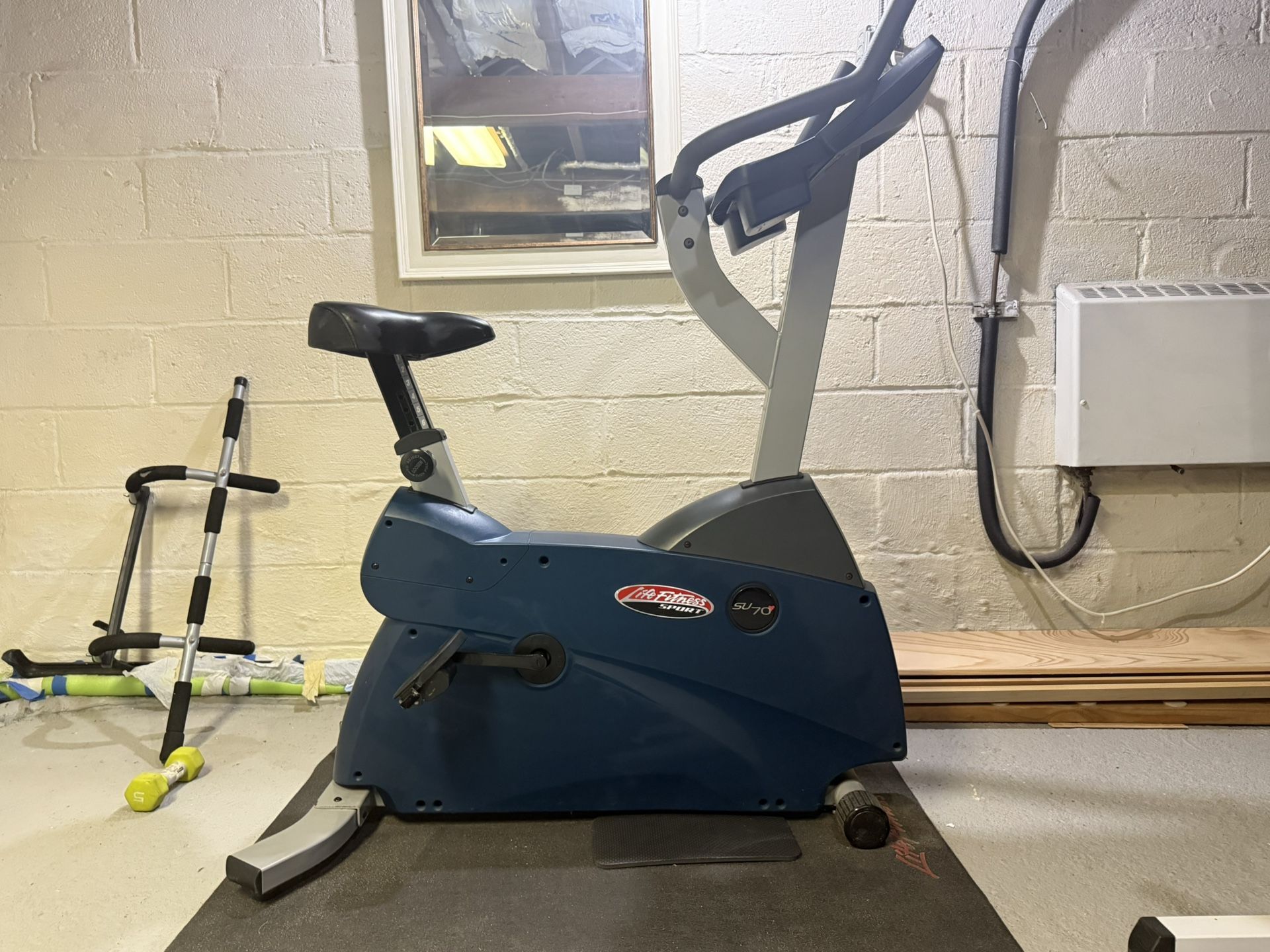 Life Fitness Stationary Bike W/ Floor Mat