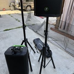 Pair of Mackie Thrash 212 12" 1300W Powered Speakers + Accu-Stand Speaker Stands