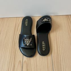 Classic summer flat, floods with Guess logo
