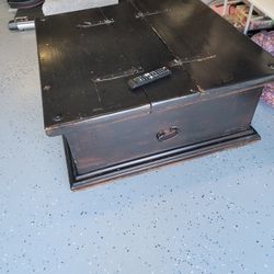 Free Wooden Living Room Table 