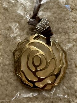 Gold Color Flower Necklace 