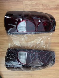 NEW SMOKED TAILLIGHTS 03-07 SILVERADO