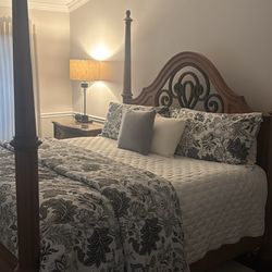 Thomasville Villa Soleil Six Piece Bedroom Set 