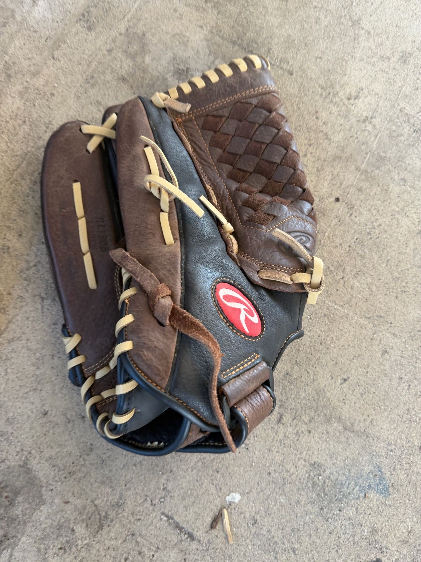 Left handed baseball glove