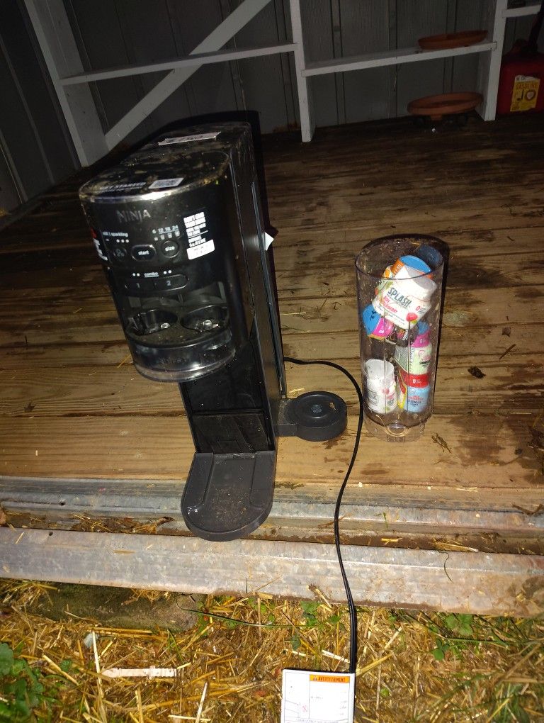 NiNja Thirsty sparkling water Maker