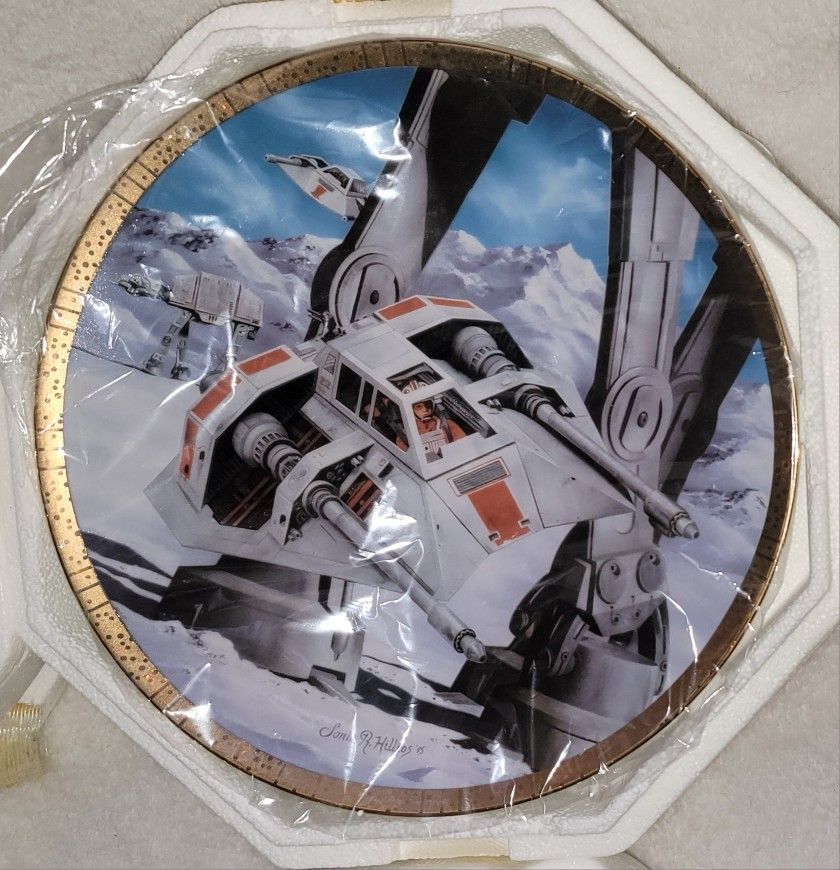STAR WARS STARSHIPS PORCELAIN COLLECTORS PLATE SET WITH 12 PLATES