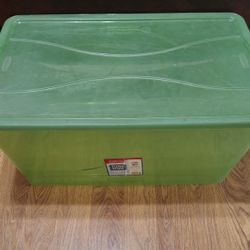Rubbermaid Storage Bin 