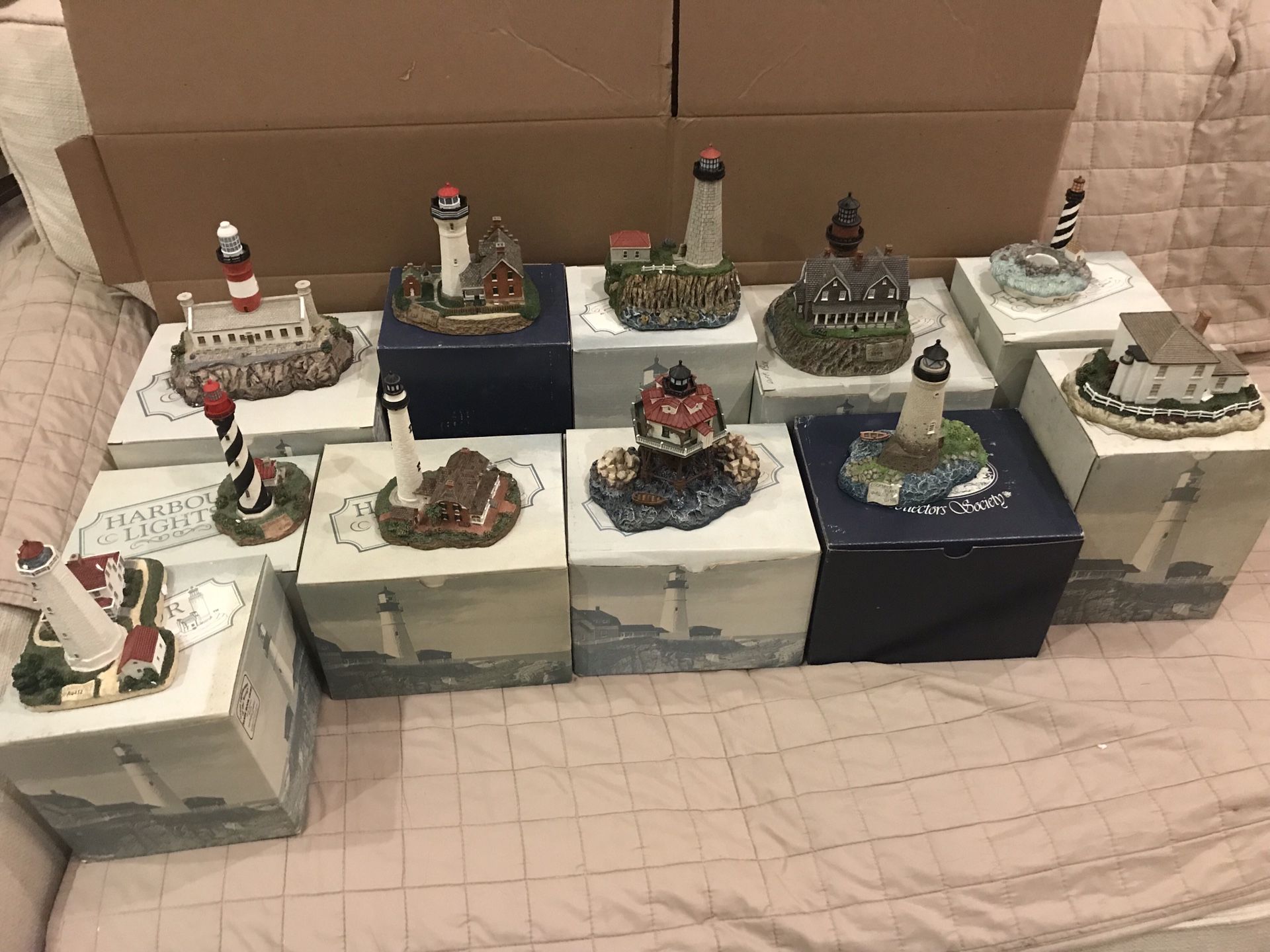 25 Lighthouses by Harbour Lights