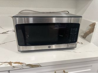 GE 950 Watt Microwave – Stainless Steel/Black