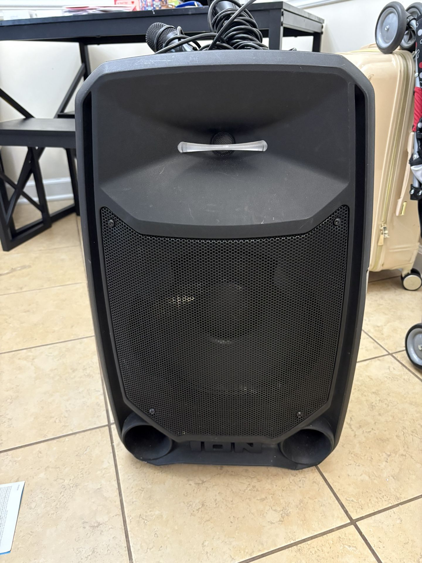 Speaker With Mics