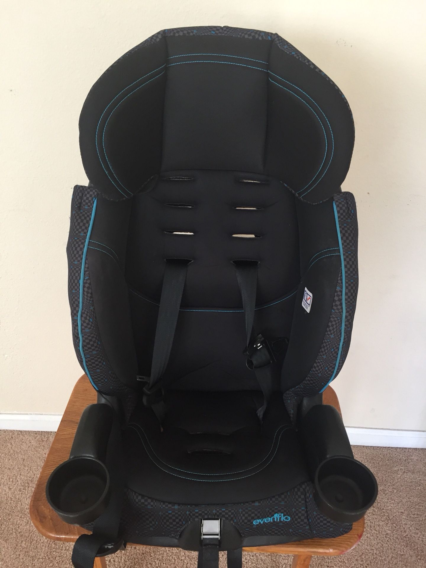 Everflo Car Seat in good condition with car seat protector