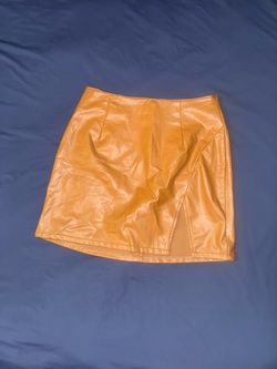 Mini skirt with slit NWOT