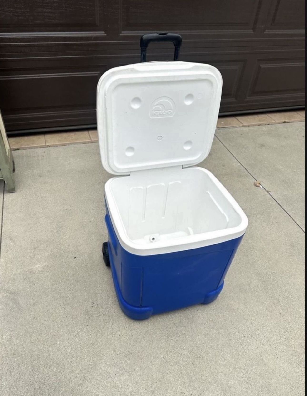 Ice 🧊 Cooler Rolling Igloo 60 Quart